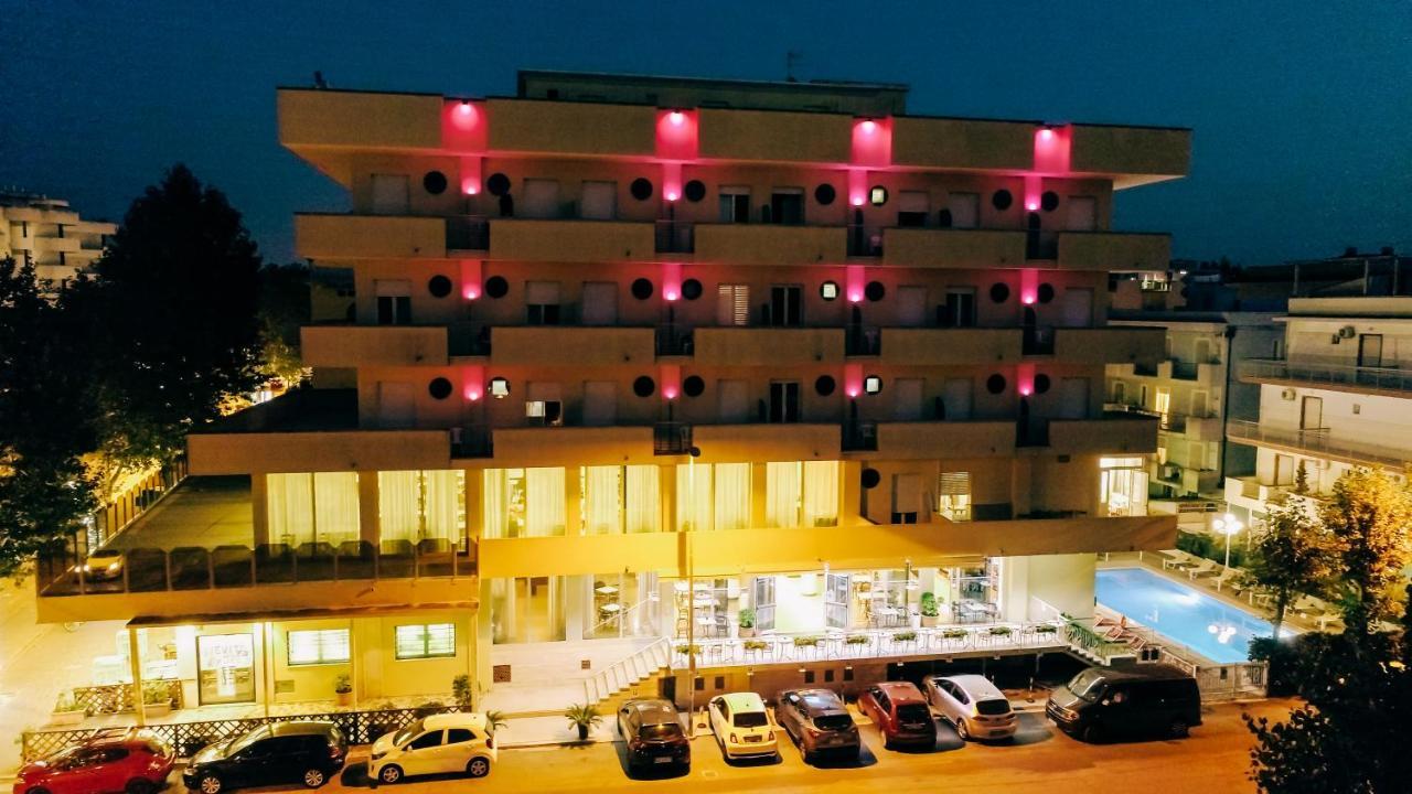 Hotel Beverly Rímini Exterior foto
