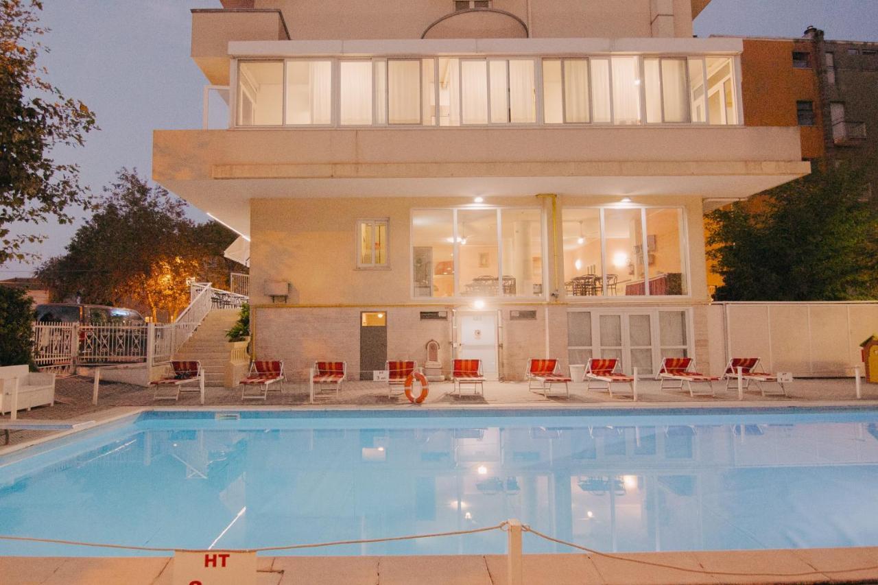 Hotel Beverly Rímini Exterior foto